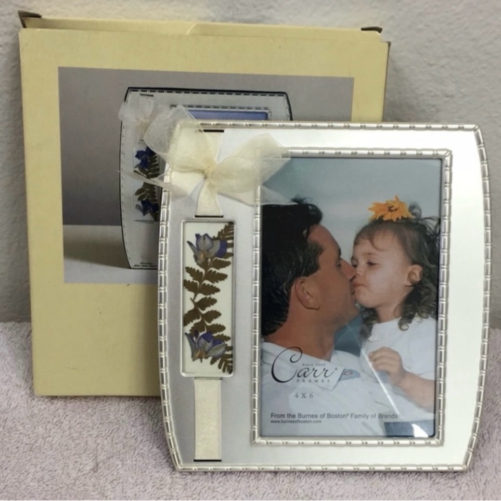 NWT New Carr Frames 4 x 6 Silver Petals And Bows Ivory Photo Frame Contemporary